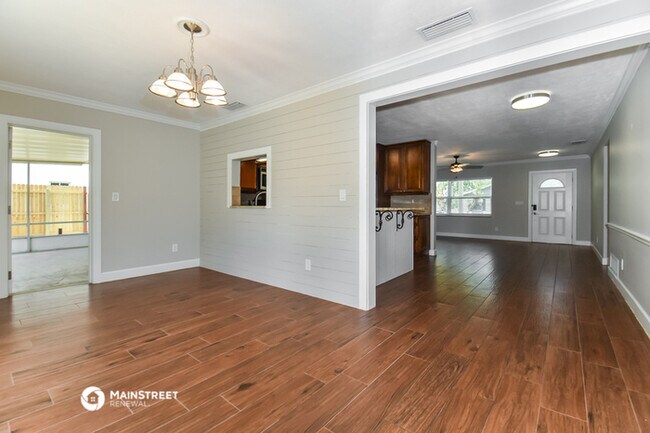 Foto del edificio - 2460 Sunderland Rd