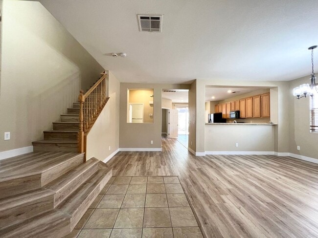 Building Photo - Beautiful 4-bedroom, 2.5-bathroom house
