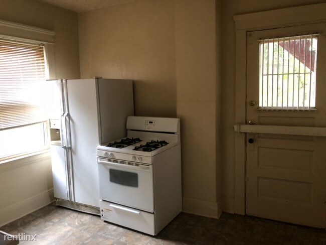 Foto del edificio - 8621 Denison Ave