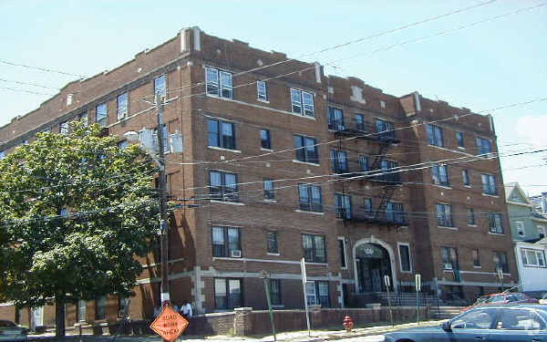 Primary Photo - Top Hill Manor
