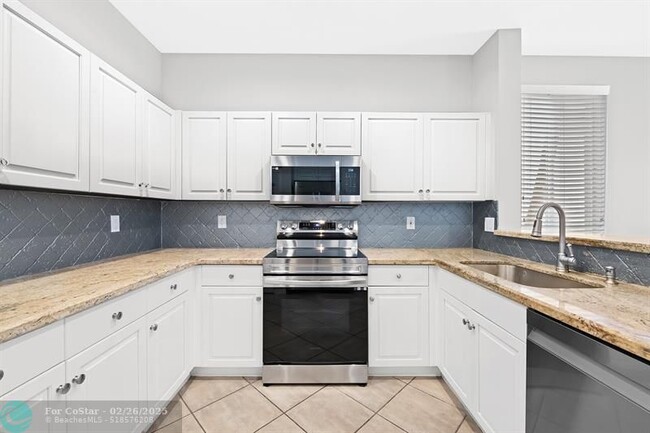 Building Photo - 1204 Camellia Cir
