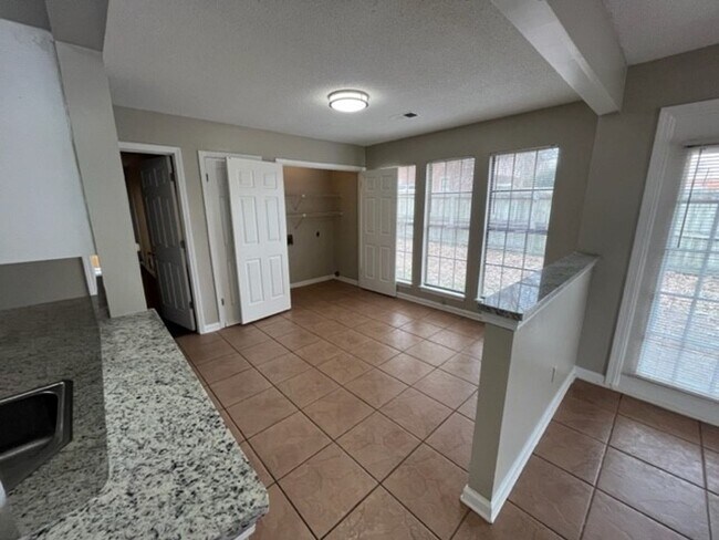 Building Photo - 3BR/2BA Cordova Home.  Over 1,800 square f...