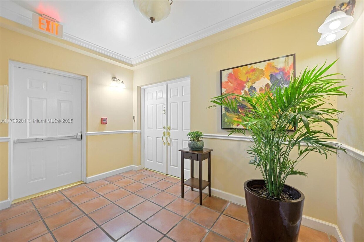 Primary Photo - 1400 Salzedo St