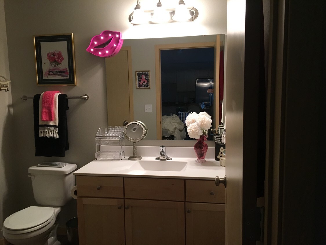 Foto principal - 708 5th St