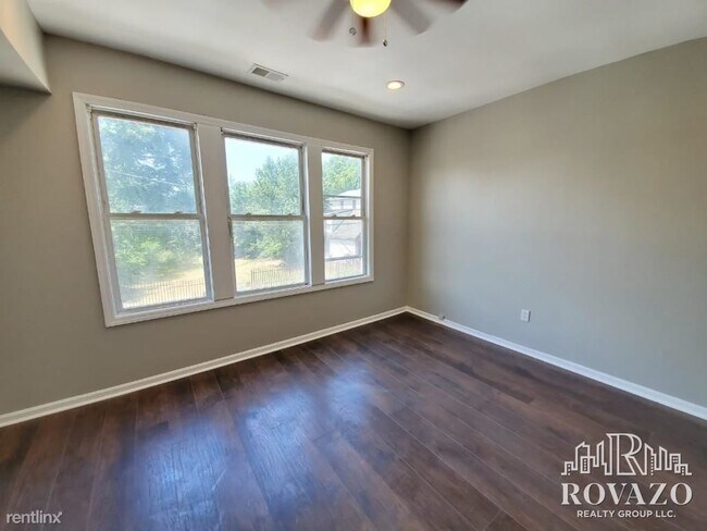 Building Photo - 1 br, 1 bath  - 9 Shaw Ave 3