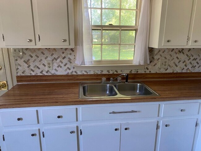 Foto del edificio - 2 Bedroom House on Corner Lot - Nash County