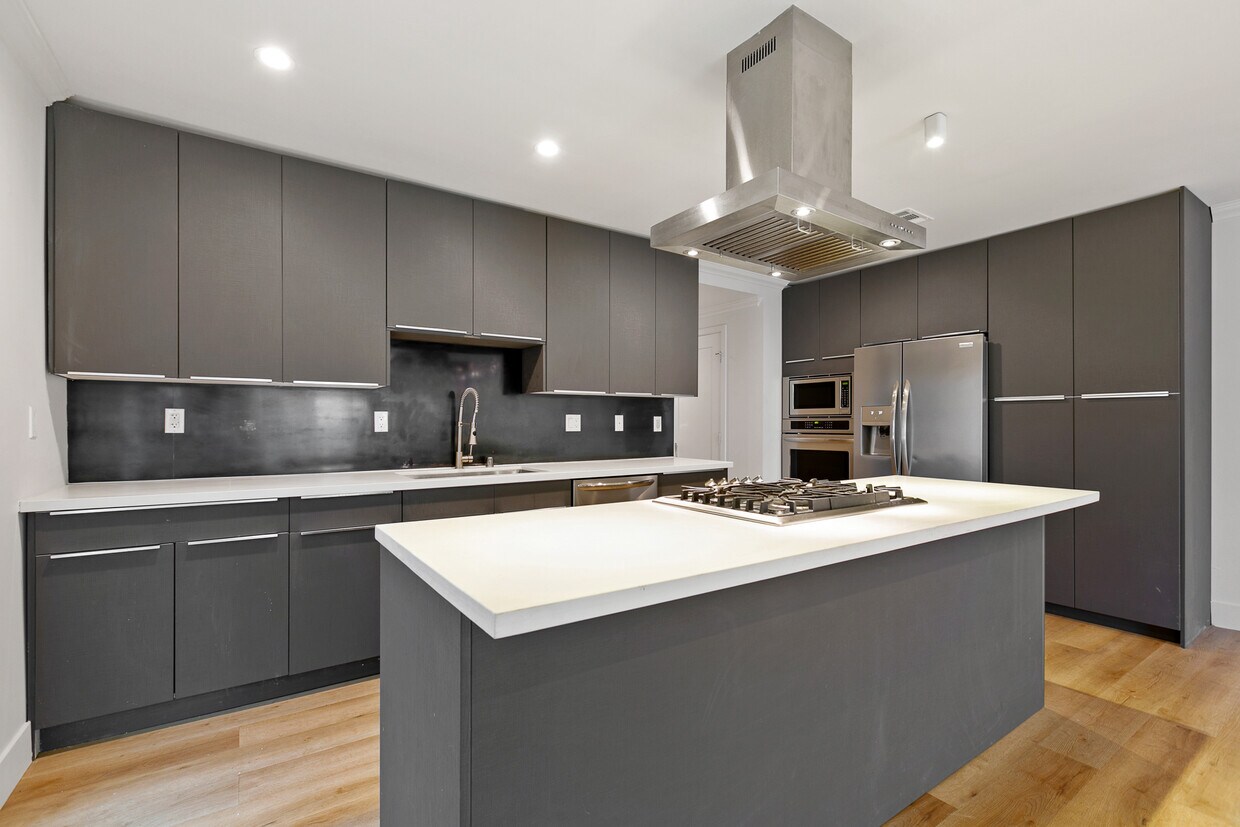 Foto principal - 4631 Pickford St