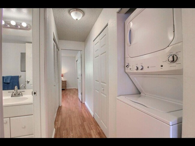 Foto del edificio - 3 Bedroom Townhome in Westminster