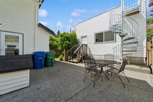 Foto del edificio - 3 bedroom in Seattle WA 98115