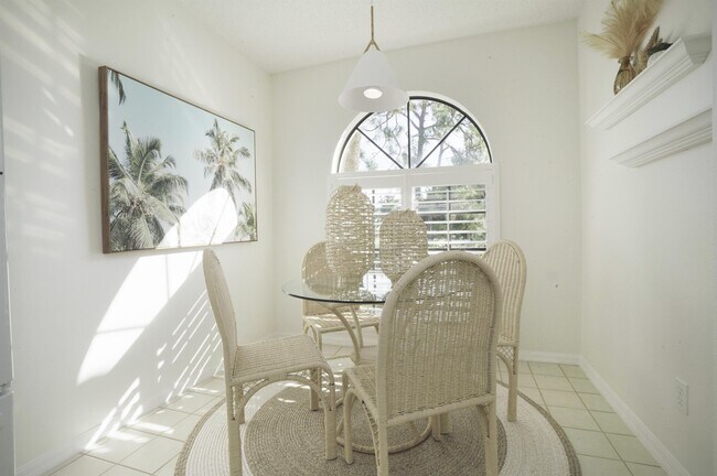 Building Photo - 265 Deerwood Cir