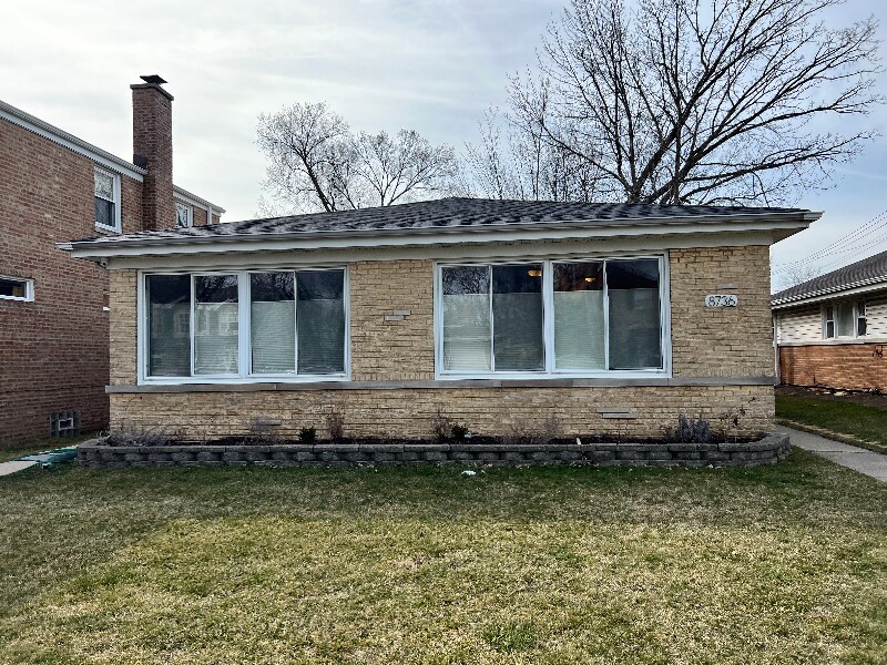 Foto principal - 8736 Hamlin Ave