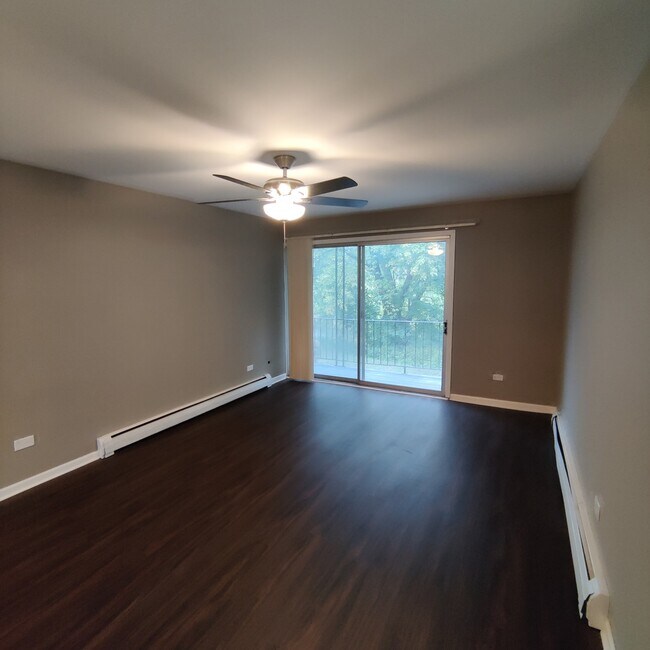 Foto del edificio - 5633 Edge Lake Dr