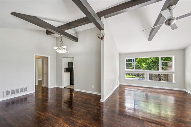 Building Photo - 2762 Dresden Dr