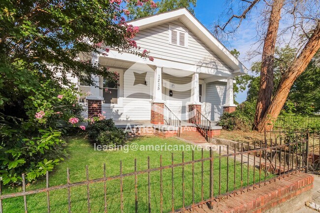 Foto del edificio - 1215 McDuffie Ave