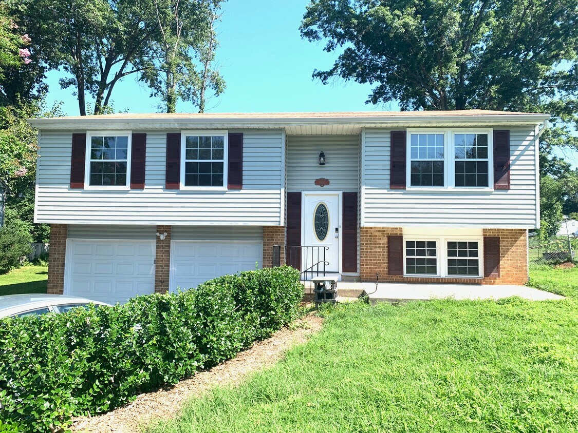 Primary Photo - 9305 Kite St