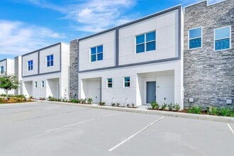 Building Photo - 372 Famagusta Dr