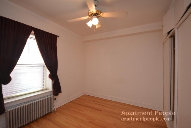 Foto del edificio - 2330 N Lincoln Park W
