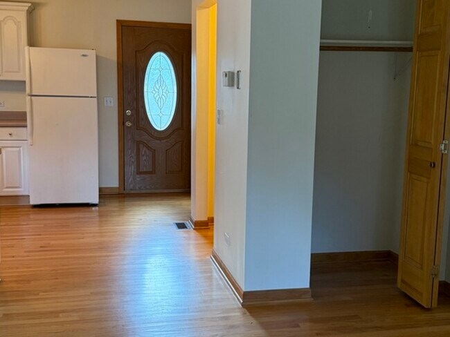 Foto del edificio - 125 Maple Ct