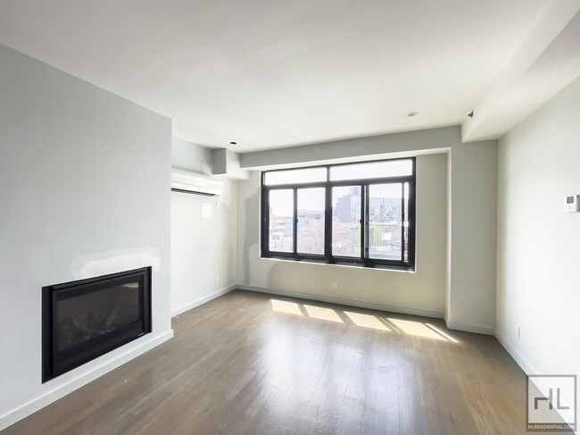 Foto del edificio - Bushwick Avenue / Expansive Spacious 2 Bed...