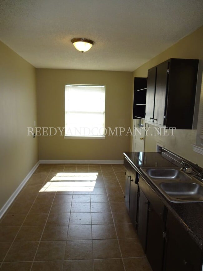 Building Photo - 1645 Kilarney Ave