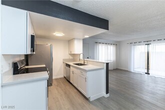 Building Photo - 601 Cabrillo Cir