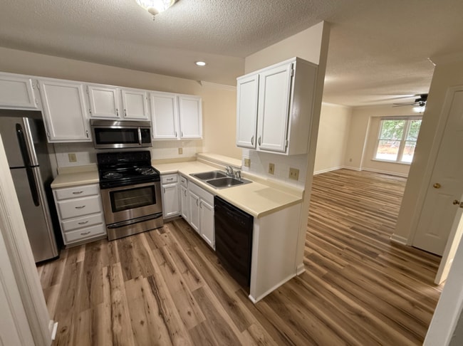 Building Photo - Beautiful Cary Townhome