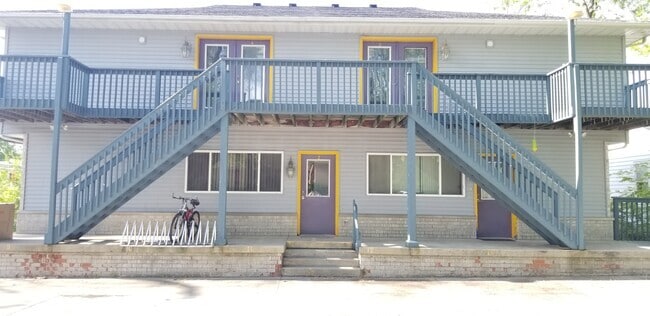 Building Photo - 921 W 20th St
