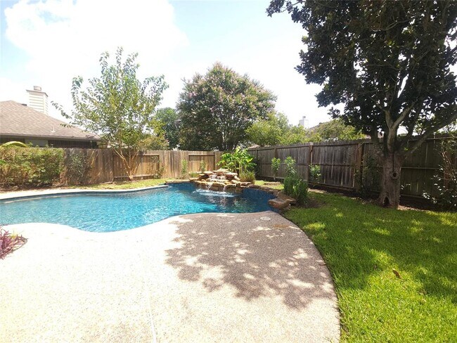 Foto del edificio - 22510 Holly Lake Dr