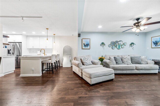 Foto del edificio - 7890 E Spring St