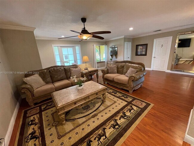 Foto del edificio - 4650 SW 110th Ave