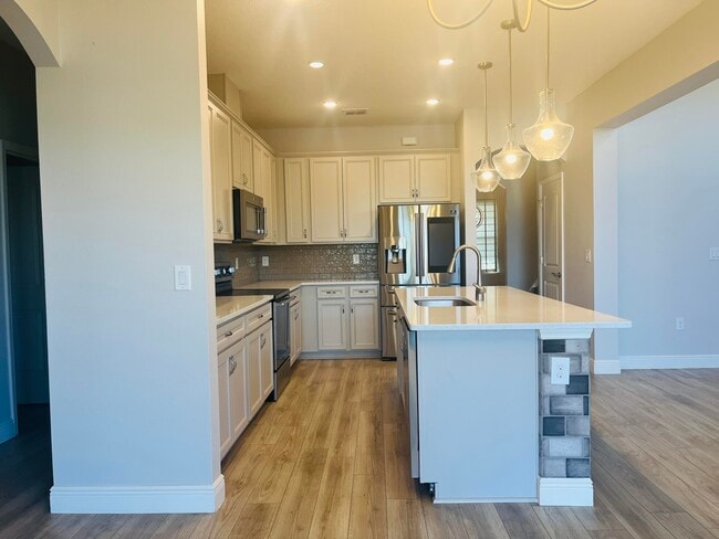 Building Photo - 5115 Hebron Dr