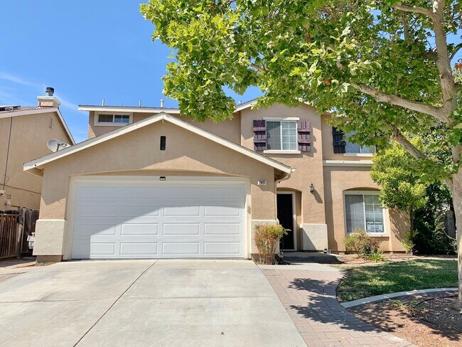 Foto del edificio - 4 Bedroom Home in Hollister