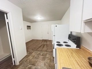 Building Photo - King Manor Apartments