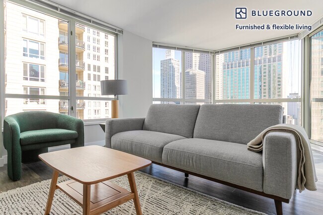 Building Photo - 1 E Delaware Pl