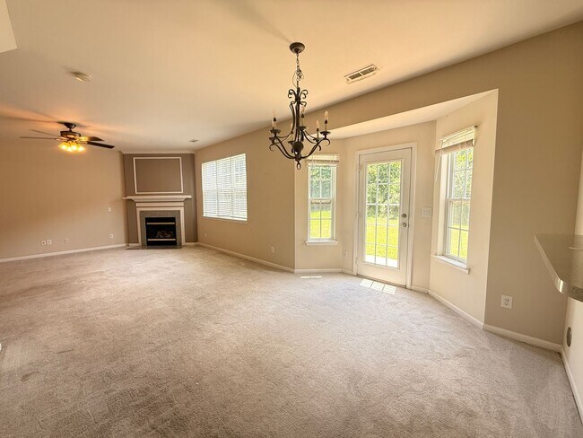 Foto del edificio - Coming Soon! 3 BR/2.5BA | Newly Renovated Single Family Home | Private backyard| In Charlotte!