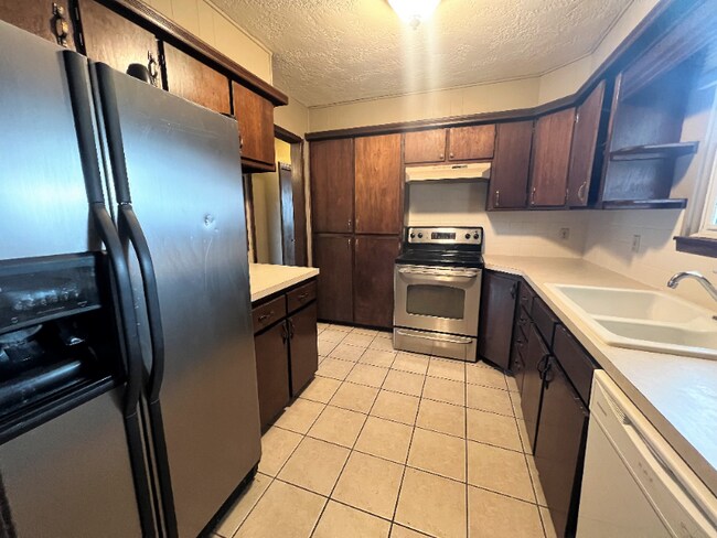 Building Photo - 1603 Timberline Dr