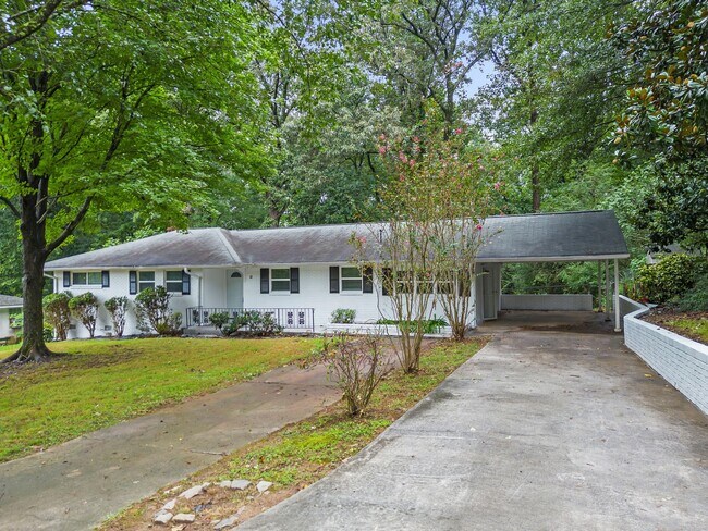 Building Photo - 2352 Elmwood Cir SE