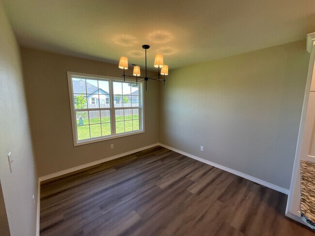 Building Photo - Gorgeous 2023 built Ozark home!