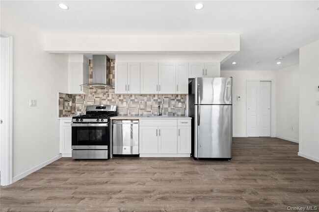 Foto del edificio - 214-10 15th Ave