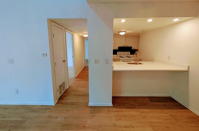 Building Photo - 1085 Merrimar Cir N