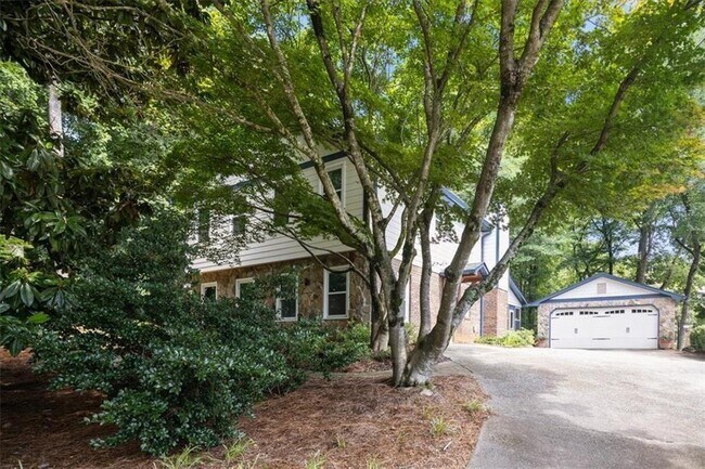 Foto del edificio - 4989 Kingswood Dr