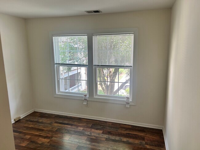 Building Photo - 106 Lassen Ct