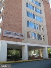 Building Photo - 1210 N Taft St
