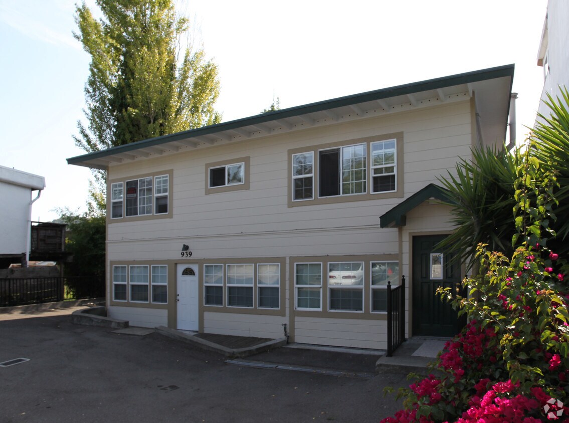 Building Photo - 939 Sir Francis Drake Blvd