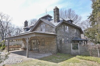 Primary Photo - 100 W Hampton Rd