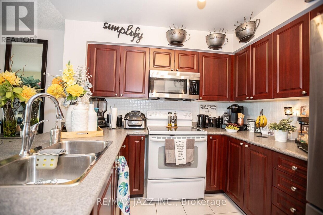 Photo principale - 1600 Charles St