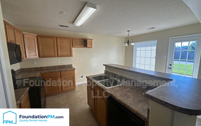 Foto del edificio - 10093 Mill Hill Ave