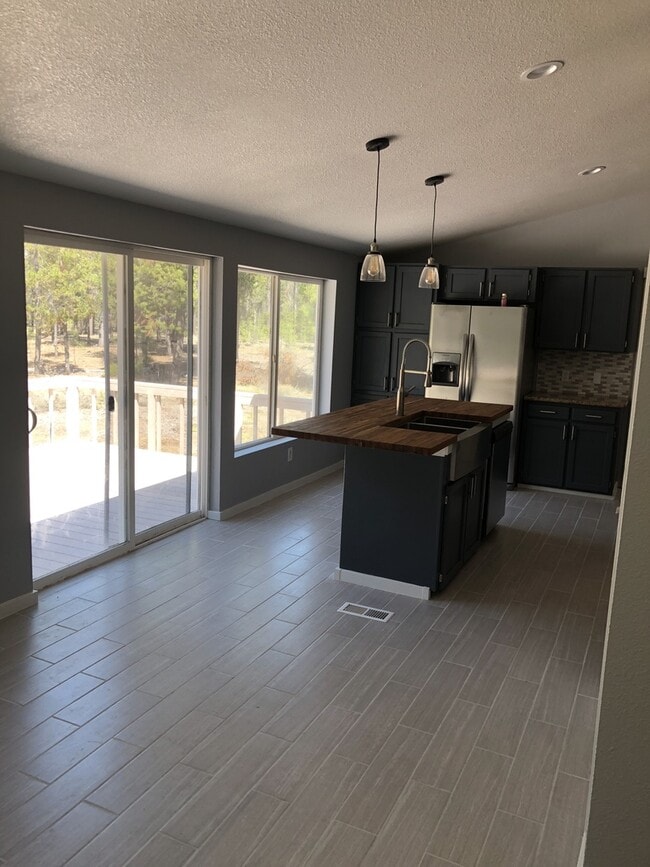 Building Photo - Nice remodeled home in Fall River Estates