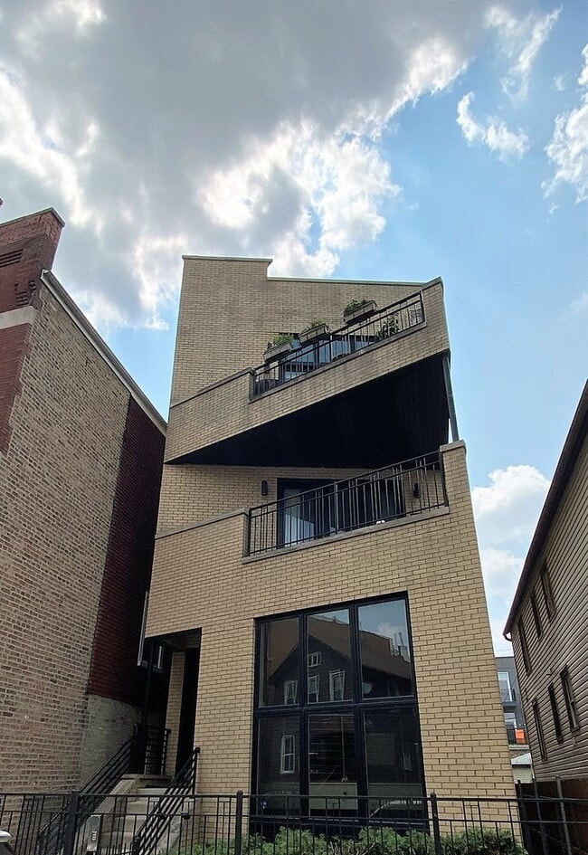 Building Photo - 1531 W Fry St