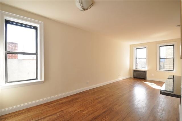 Building Photo - 206 Ravine Ave
